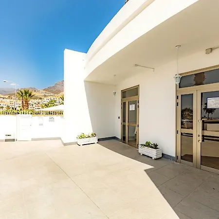 Island Village Heights Apartment *